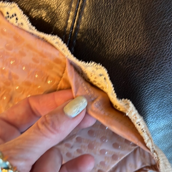 Sexy garter / hideaway purse - Picture 4 of 6